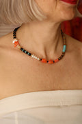 Collana con perline colorate