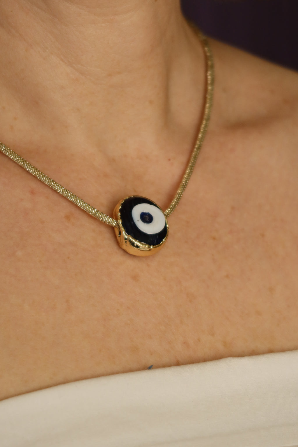 Collana girocollo su cordoncino dorato