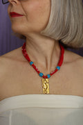 Collana con talismano e bandana rossa